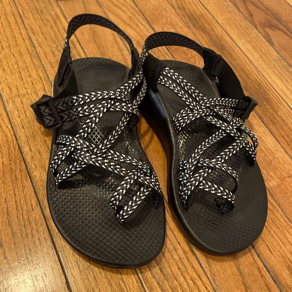 Chaco Women’s Zx/Classic Boost Black White Size 7 Outdoor Sandal